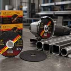 قرص قطع فائق الرقة مقاس 4.5 بوصة (115×1.2×22.2 مم) على مطحنة زاوية 115 مم لقطع أنابيب ومقاطع الفولاذ المقاوم للصدأ والفولاذ الكربوني